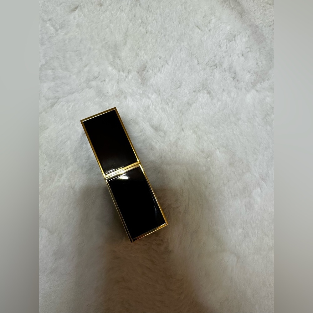 Tom Ford purple Luxurious Black and Gold case Lipstick - Picture 2 of 5